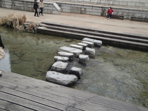 stepping stones of chyeonggyecheon stream