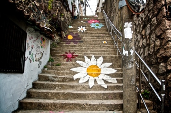 Daisy Stairway at Ihwa Village, Seoul (photo source credit to to : http://asleepatheavensgate.com)